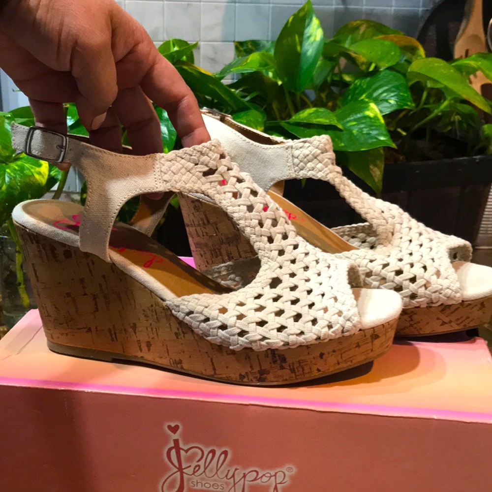 Very comfy that material is like jeans Material